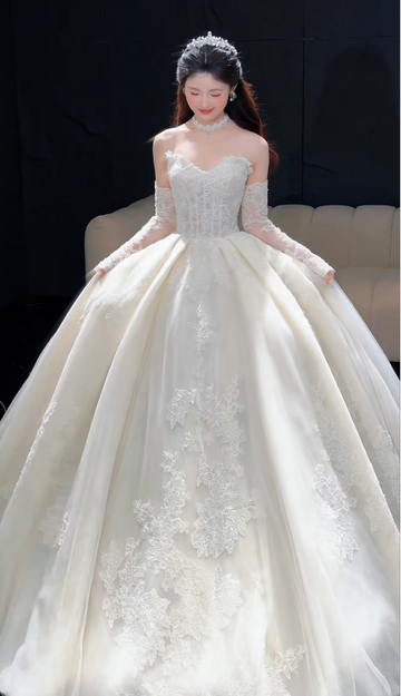 Niulatu Sweetheart Neck Ball Gown Long Wedding Dresses Tulle Applique White Bridal Gowns Long Sleeves Backless Bridal Dresses HZ1026